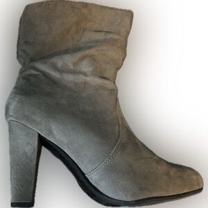 Express Women's Grey Boots (Size 9)